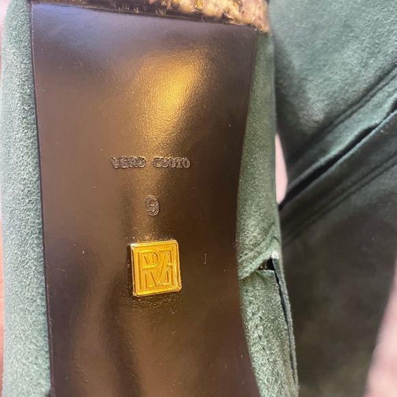 Pour La Victoire Green Suede Snakeskin Heel Platform Booties Size 9 EUC - Picture 13 of 13